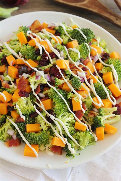 Pour over broccoli mixture and stir to coat. Fresh Broccoli Salad with Cheddar and Bacon