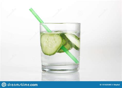 Cucumber Water Cleansing Water To Detoxify The Body And Quench Thirst