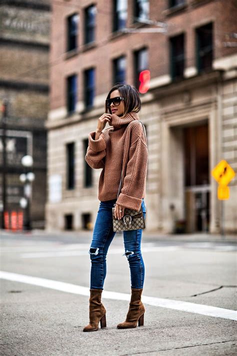 Outfit advice for every day of the month. How To Wear An Oversized Sweater This Fall. - Mia Mia Mine