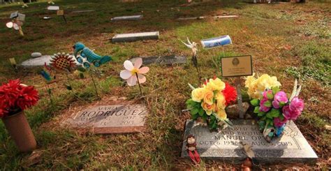 Ways To Personalize A Loved Ones Gravesite