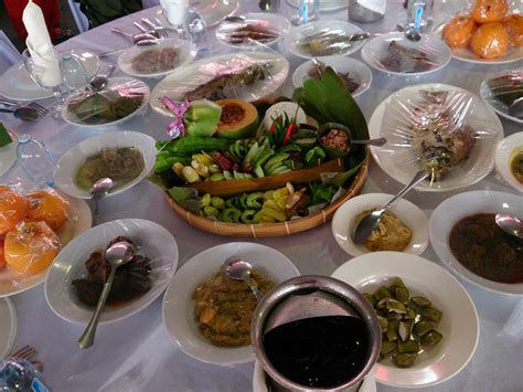 Makanan ini nikmat dimakan dalam keadaan dingin atau dicampur dengan es. Makanan di Malaysia: folio makanan tradisional di malaysia ...