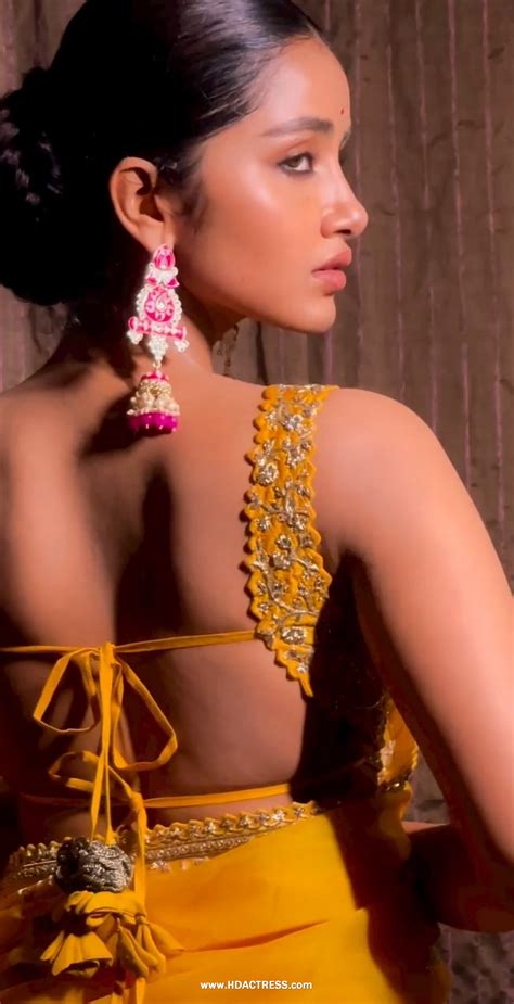 Anupama Parameswaran Sexy In Backless Saree Picturesstillsphoto