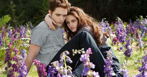 Stephenie Meyer Rewrote Twilight With Edward And Bellas Genders Flipped