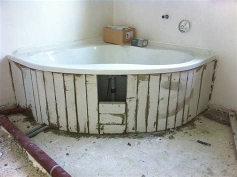 Badewannen allerdings lassen sich mit einer badewannenfaltwand im handumdrehen zu einer vollwertigen dusche umfunktionieren. Badewanne verkleiden ytong - Schwimmbad und Saunen