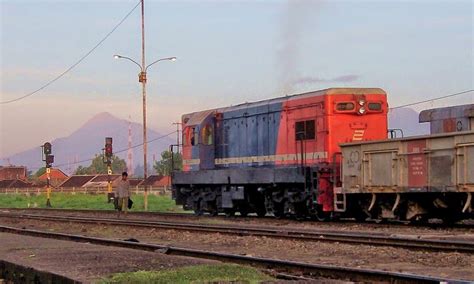 Ka batubara sukacinta ©richard hermawan. Gambar Gambar Transportasi Kereta Api Lokomotif Uap Terbesar Indonesia Dd 50 di Rebanas - Rebanas