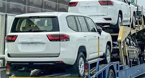2022 Toyota Land Cruiser Spied Undisguised While Getting Transported
