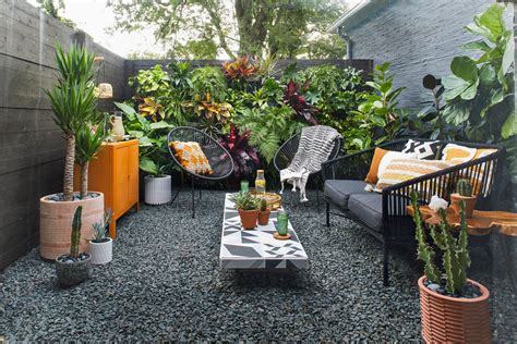 This Plant Filled Patio Is A Private Oasis With Creative Diy Decor