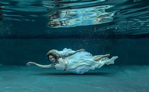 Underwater ~ Trash The Dress Maui Wedding Photography