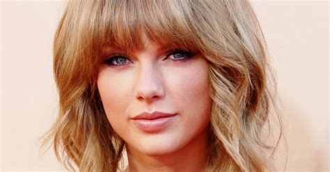 Taylor Swift Celebrity Look Alike Doppelganger
