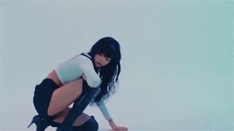 15 HOTTEST Moments From BLACKPINK Lisa S New Dance Video Koreaboo