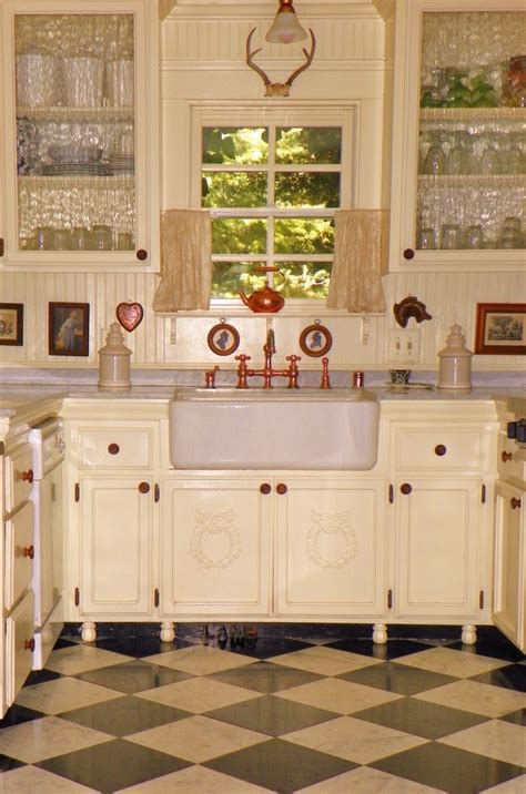 Shop wayfair for the best small kitchen sink cabinet. Small Farmhouse Kitchen Design Decor for Classic Interior ...