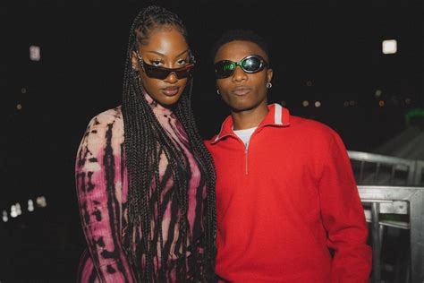 Twitter Users Slam Wizkid For Inappropriately Touching Tems During