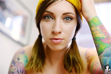 Women Brunette Tattoo Face Bonnet Living Rooms Frame Couch Green Eyes Wallpaper Resolution