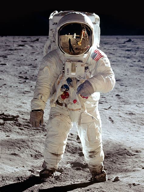 Er war der erste mensch, der seinen fuß auf den mond setzte, seine worte von damals sind legendär. Planetarium: Ein Wochenende rund um den Mond - Hamburg Guide