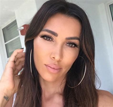 German ‘kim Kardashian Metisha Schaefer Is An Instagram Sensation