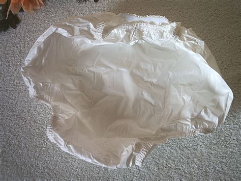 White Full Cut Pull On Plastic Incontinence Diaper Nappy Pants Unisex Medium
