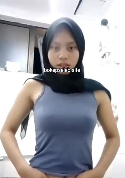 Bokep Indo Abg Cantik Jilbab Hitam Holisa Pamerin Body Mulus