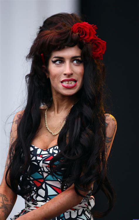 10 370 616 · обсуждают: Amy Winehouse Signature Hairstyle - New Hair Now