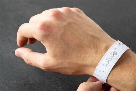 Straighten out the string and hold it against a ruler to find your measurement. How to measure your wrist size - Marssos