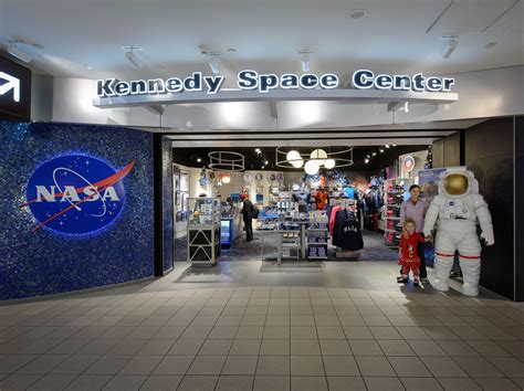 Kennedy Space Center Visitor Complex Reabrió Tienda Espacial Más Grande