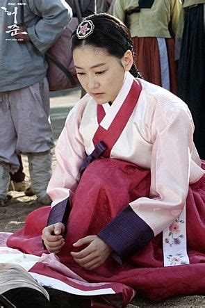This great historical drama about the stormy life story of hur jun, a legendary doctor of the chosun dynasty. Hanbok에 있는 핀