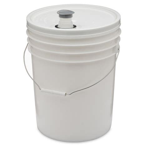 5 Gallon Bucket Wpour Spout Lid — Blythewood Bee Company
