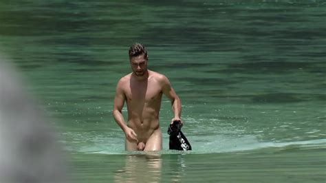 Joshua Feytons Nudo Con Il Pisello Al Vento A L Isola Di Adamo Ed Eva Vip Bitchyx
