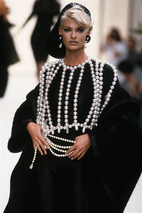 Karl Lagerfelds 100 Greatest Chanel Runway Moments Figuras De La