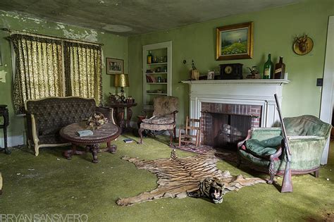 Photographer Captures Haunting Images Of Abandoned Catskills Home