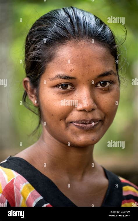 Sri Lankan Girl Hi Res Stock Photography And Images Alamy