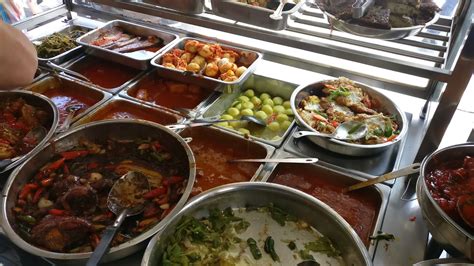 Lao beng was running an errand nearby yio chu kang road at around noon and saw this shop serving the lunchtime crowd. It's About Food!!: Restoran Nasi Padang Minang @ Transfer Road