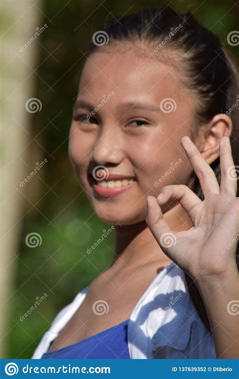Filipina Girl And Okay Sign Mignon Photo Stock Image Du Fille