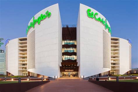 El corte inglés es una de las cadenas de grandes almacenes más importantes del mundo. El Corte Ingles