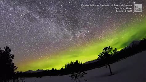 Stunning Time Lapse Captures Northern Lights Milky Way Over Alaska