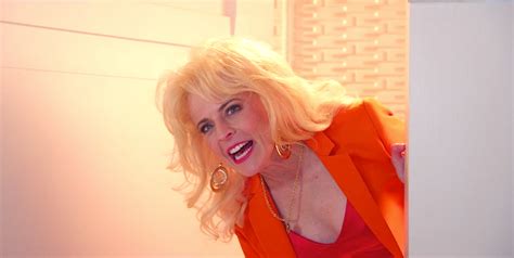 Lady Dynamite Leans Into Hollywood Sexism Mostly On Purpose