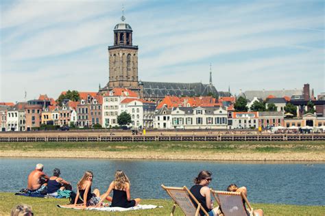 Het Deventer Stadsstrand, waar natuur, IJssel en stadsleven samenkomen
