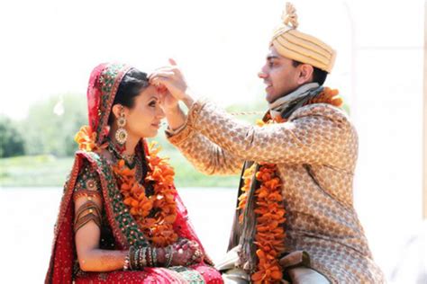 What gifts can be given to newly married couple. newly married couple | Lovevivah Matrimony Blog