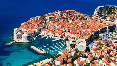 Kattavasta valikoimastamme löydät mieluisan hotellin niin viikonloppumatkalle tai pidemmälle lomalle. Dubrovnik: Take a photo tour of this enchanting walled city