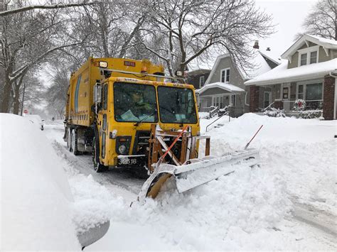City Hall City Struggles To Keep Up Snow Plowing Urban Milwaukee