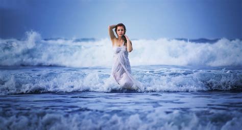 fond d écran femmes en plein air femmes mer eau la nature robe bleu vagues humide