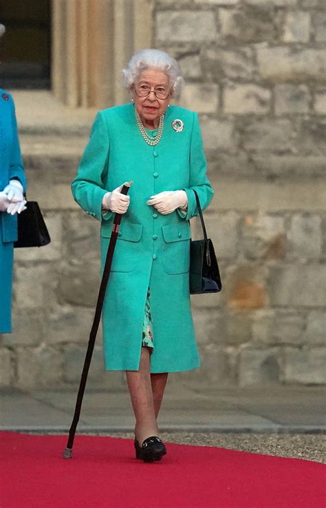 Queen Elizabeth Debuts New Haircut After Platinum Jubilee