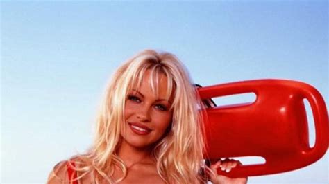 Galerie Pamela Anderson K Nepozn N Neboj Se Uk Zat Vr Sky A Fanou Ci To Miluj Fotka