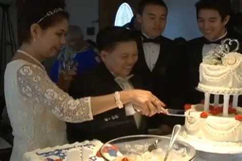 Pinay Lesbian Couple Marries Despite Deportation Fear Abs Cbn News