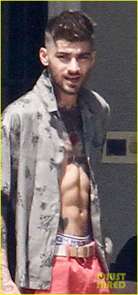 Zayn Malik Puts His Abs On Display Following News Of Gigi Hadid Split Photo 4051163 Photos