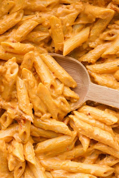 Software simple ingredients that makes it ideal for a weeknight dinner. Creamy Spicy Sun Dried Tomato Pasta | Recipe | Spicy pasta ...