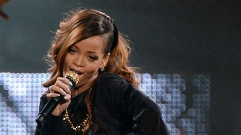 Rihanna Performance Photos