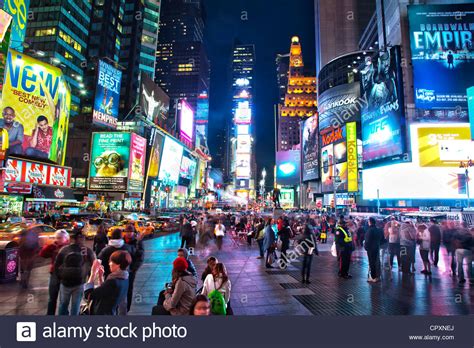 Times Square Bei Nacht In Manhattan New York City Stockfotografie Alamy