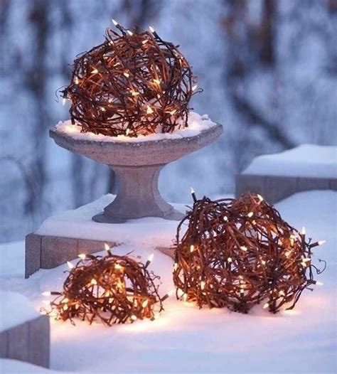 Unique Outdoor Christmas Decorations & Garden Ideas