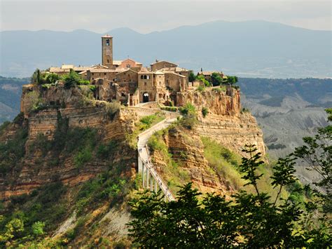 9 Most Beautiful Hilltop Towns In Italy Photos Condé Nast Traveler