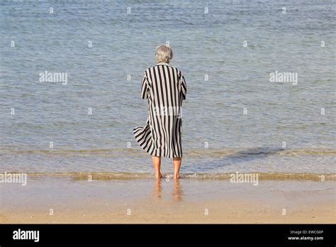 Elderly Woman Alone Lonely Hi Res Stock Photography And Images Alamy